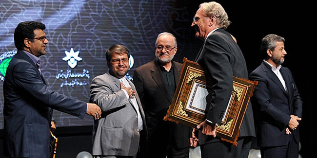 Dr. Hemming Jorgensen recieves the Farabi Award 2011